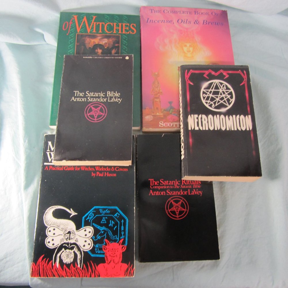 3 for $36 - necronomicon H.P. Lovecraft (1980 Avon books paperback book)